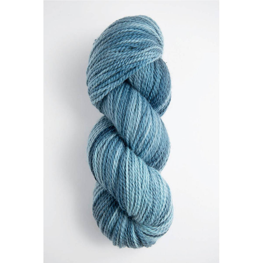 A skein of Amano Riti Iceberg in variegated foggy blues