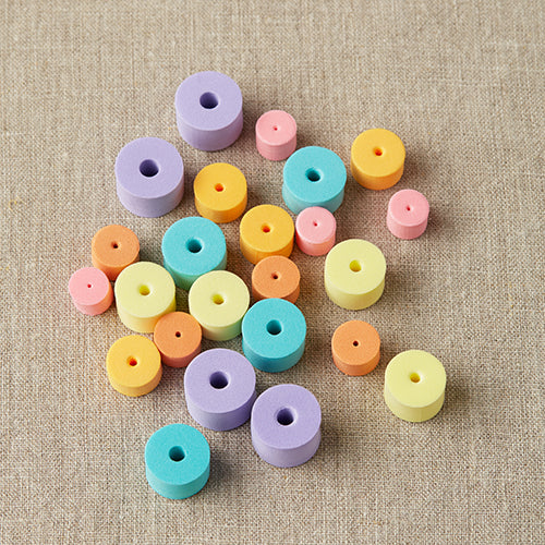 Cocoknits colorful stitch stoppers in 5 different colors: yellow, orange, blue, purple and pink. 24 Pieces.